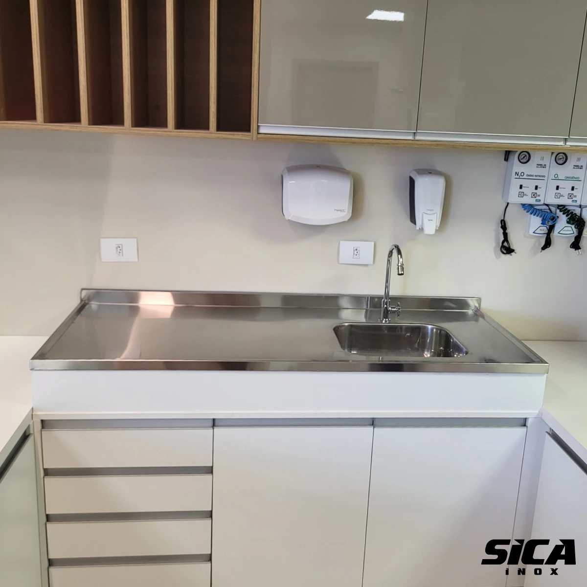 Do hospital à indústria: como escolher a bancada em inox, uma opção para cada ambiente e as normas sanitárias